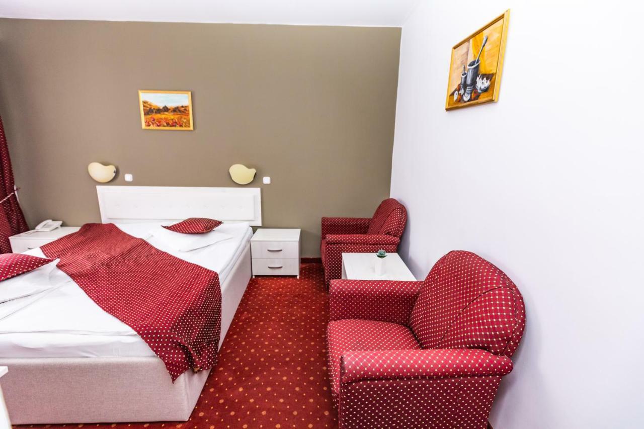 Hotel Miraj - Restaurant & Sauna & Biliard Poiana Brasov Extérieur photo