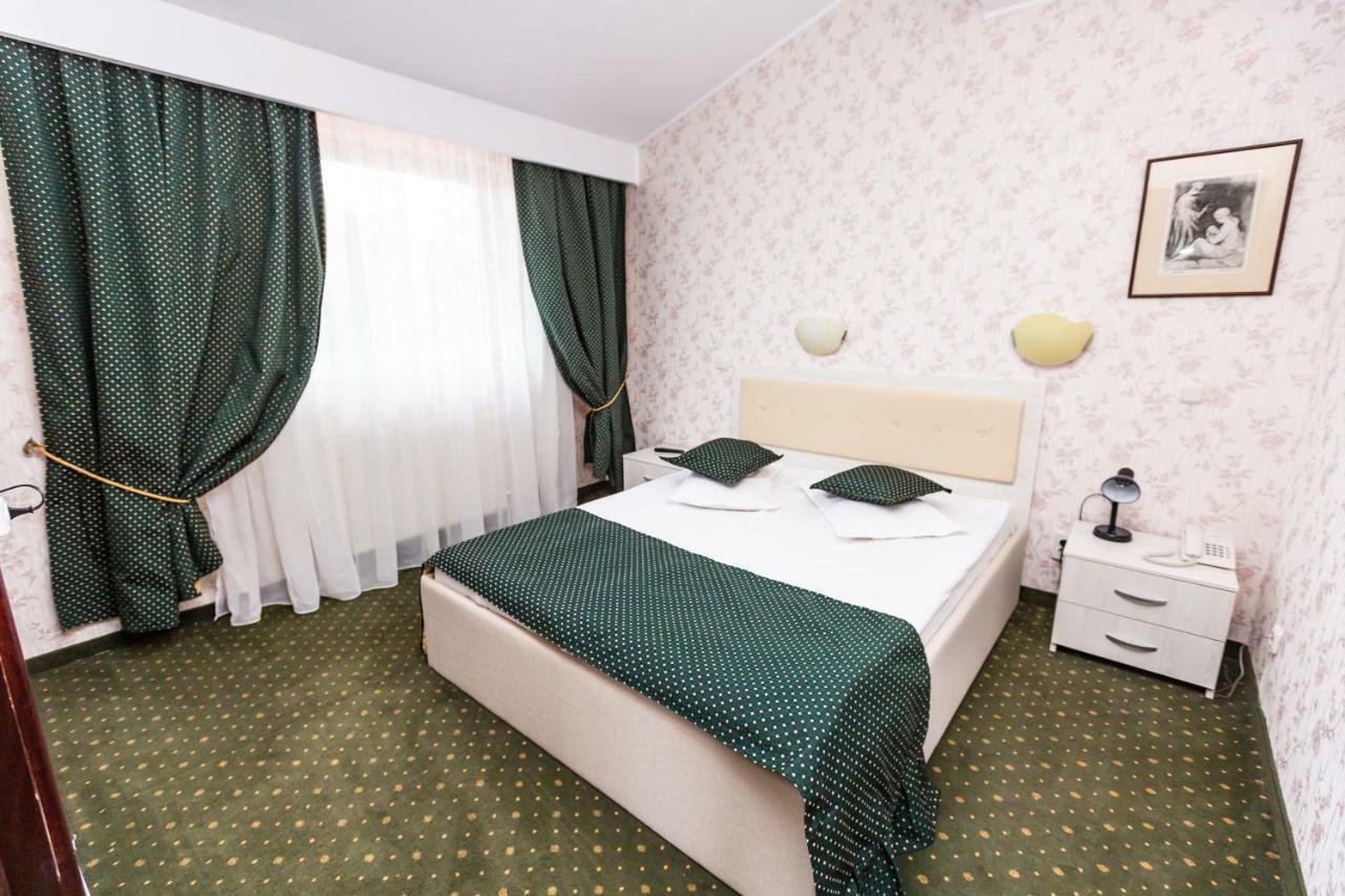 Hotel Miraj - Restaurant & Sauna & Biliard Poiana Brasov Extérieur photo