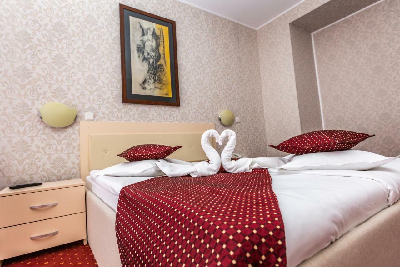 Hotel Miraj - Restaurant & Sauna & Biliard Poiana Brasov Extérieur photo