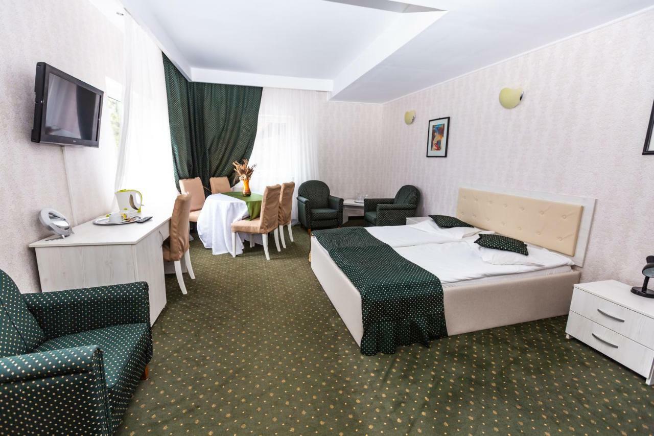 Hotel Miraj - Restaurant & Sauna & Biliard Poiana Brasov Extérieur photo